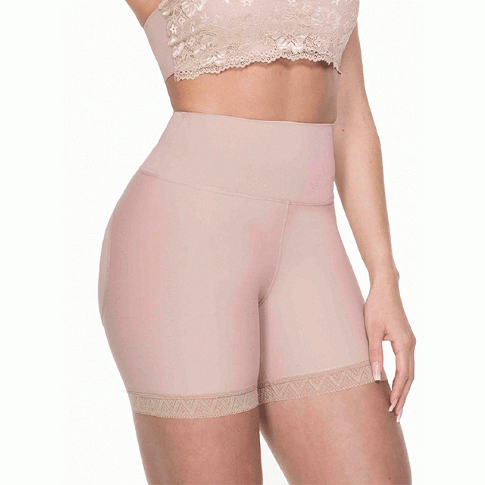 Compression shorts with butt lifting