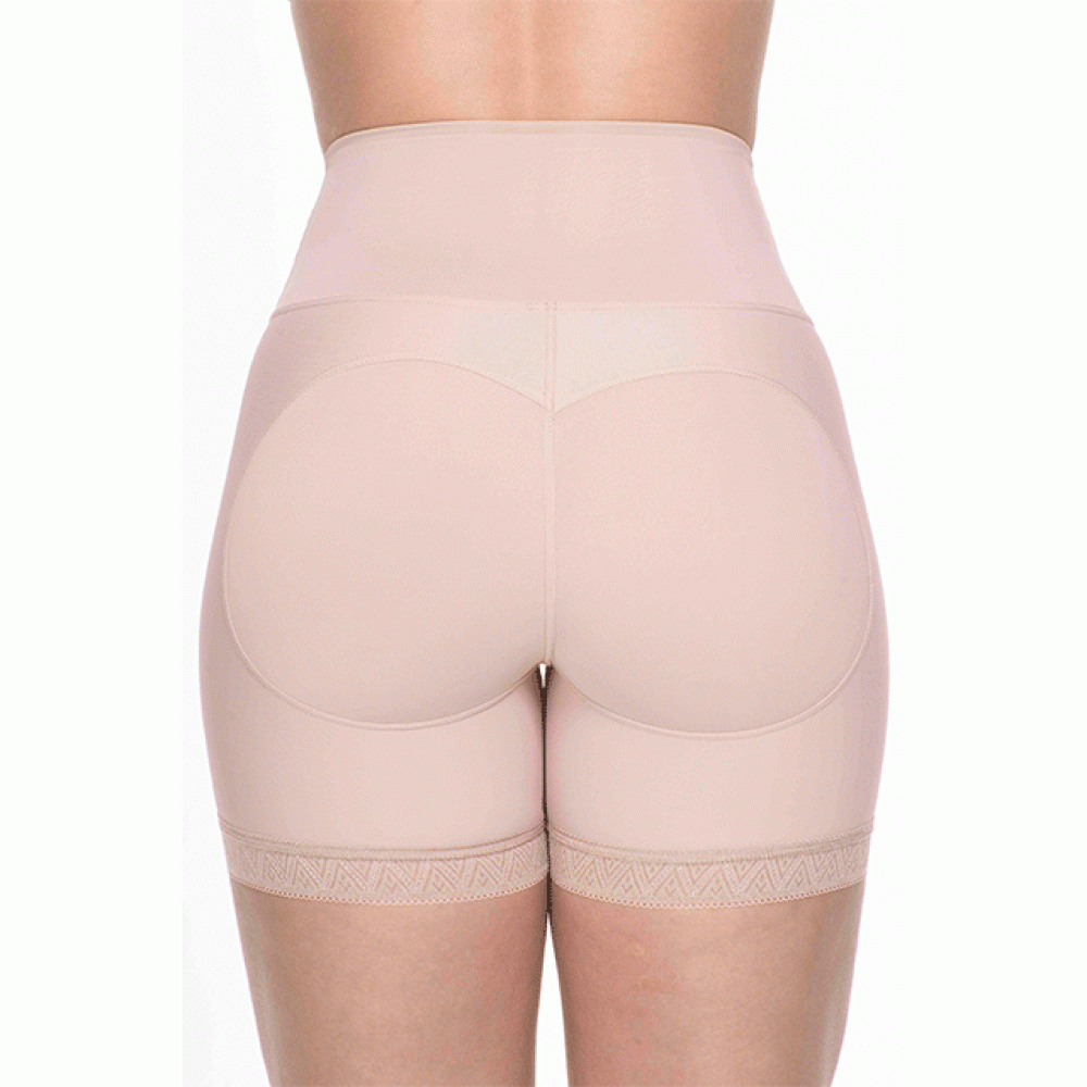 Compression shorts with butt lifting